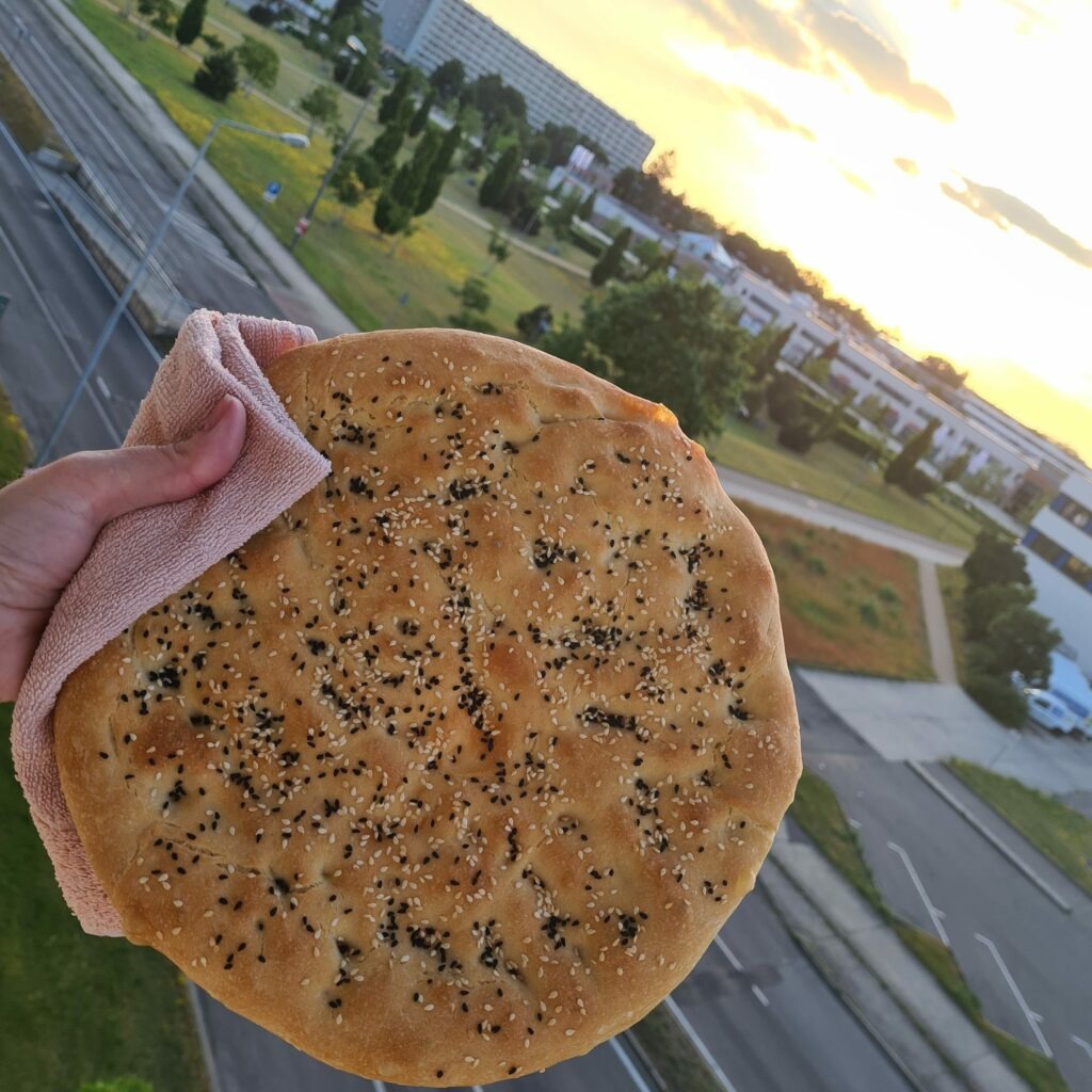 Brot vor Stadtpanorama