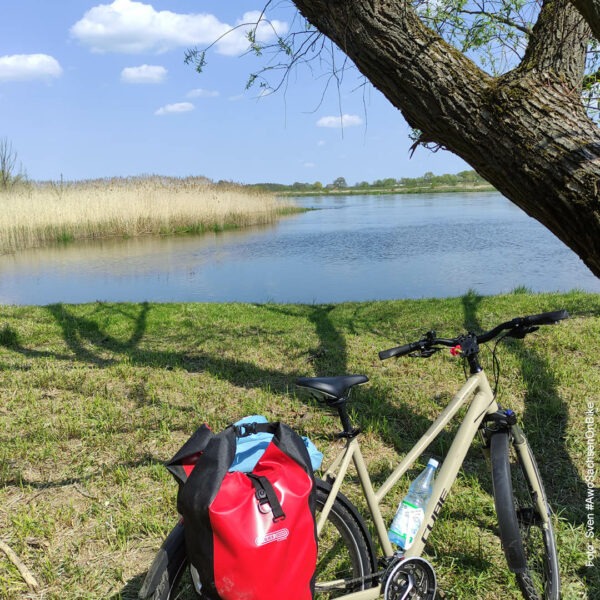 Fahrrad vorm See