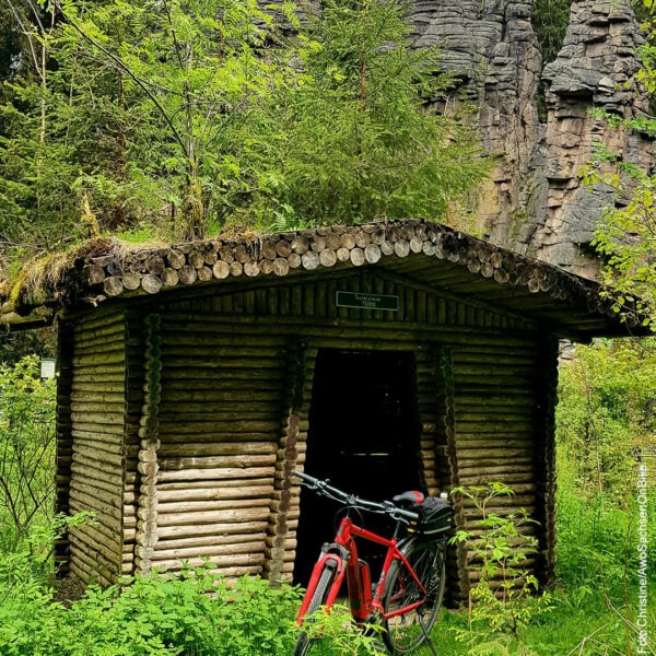 Fahrrad vor Schutzhütte