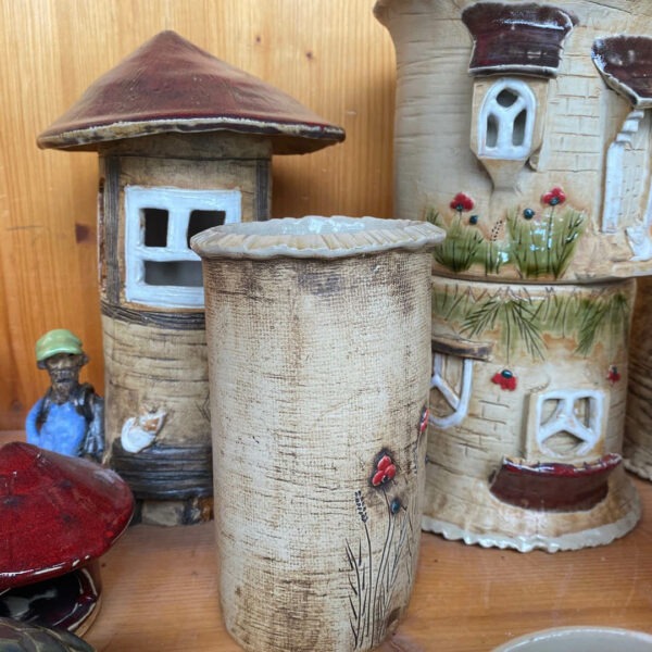 Keramikblumentöpfe und eine Tasse aus Eilenburg