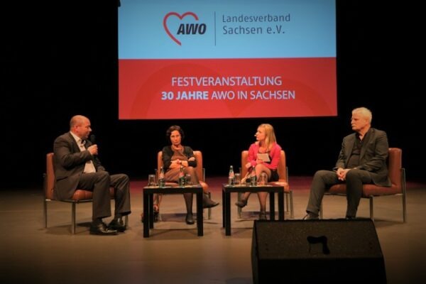 Dirk Reinke, Gudrun Klein, Ulrike Novy und Thomas Pallutt diskutieren auf der Bühne