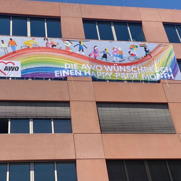CSD Banner am Herbert-Wehner-Haus