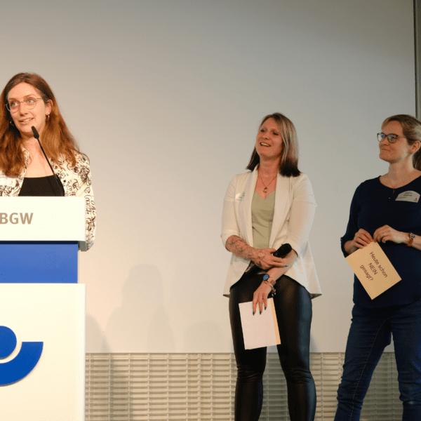 Vanessa Kießling, Judit Assenheimer und Bianca Stephan auf der Bühne