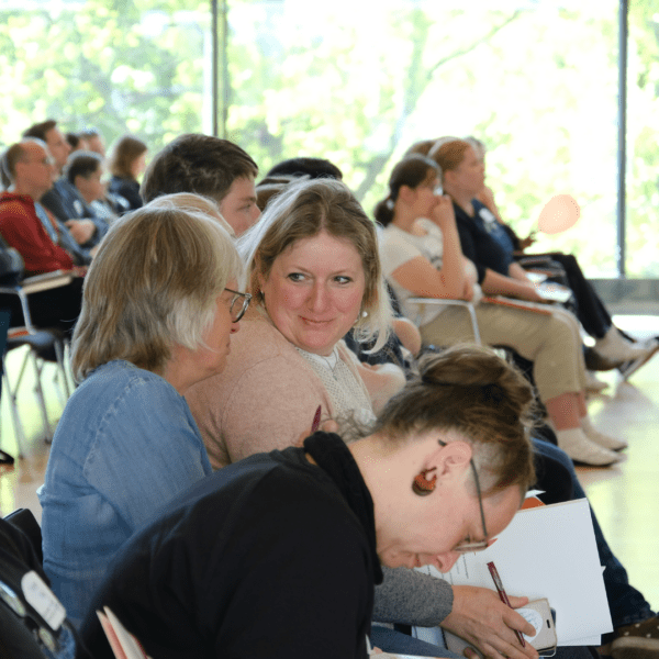 Interessiertes Publikum beim Fachtag