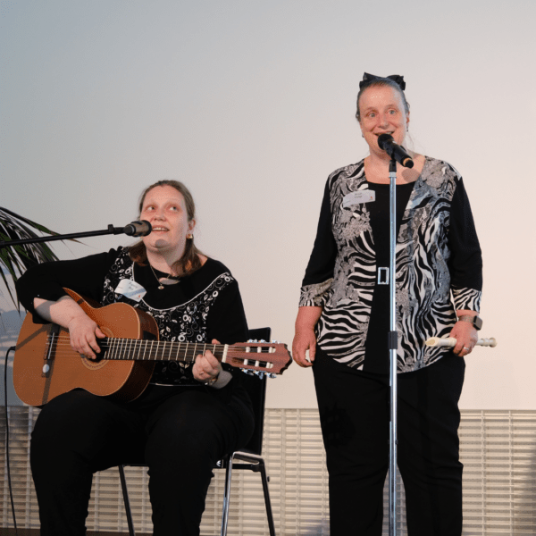 Ein musikalischer Act von Anja Voigt und Fanny Bui
