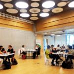 Blick auf die Teilnehmenden im Herbert-Wehner-Forum beim Parlamentarischen Frühstück