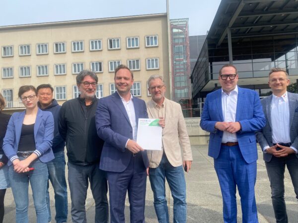 Alexander Dierks mit dem Offenen Brief