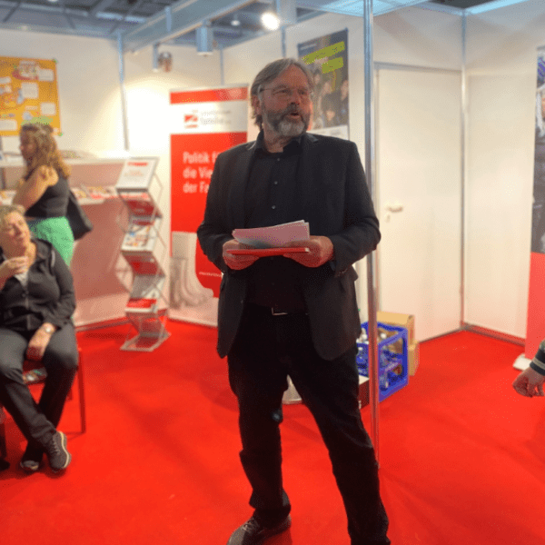 Michael Groß hält eine Rede beim DJHT Empfang der AWO