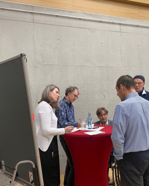 Diskussion bei den Fachbereichen Teilhabe und Kinder- und Jugendhilfe